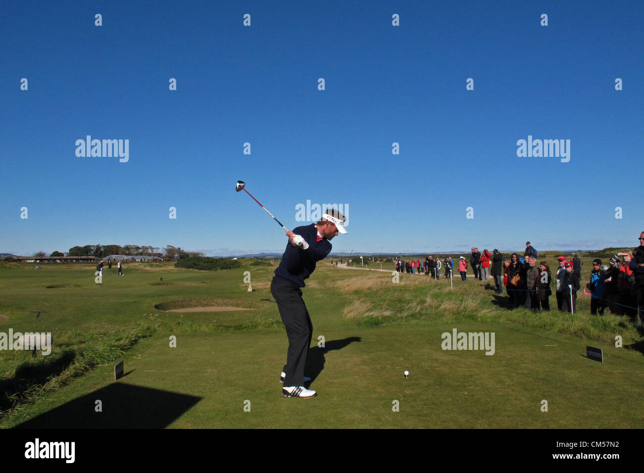 07 octobre 2012. St Andrews, Écosse. Raphaël Jacquelin (FRA) bien que concurrentes dans la ronde finale de l'European Tour Alfred Dunhill Links Championship, Tournoi de Golf joué sur le Old Course St Andrews. Crédit obligatoire : Mitchell Gunn/ESPA Banque D'Images