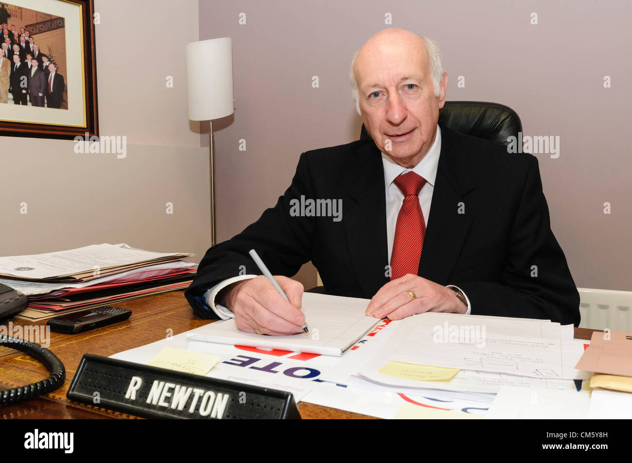 12/10/2012, Belfast - Robin Newton MLA (DUP) ouvre son nouveau bureau de circonscription à Belfast Banque D'Images