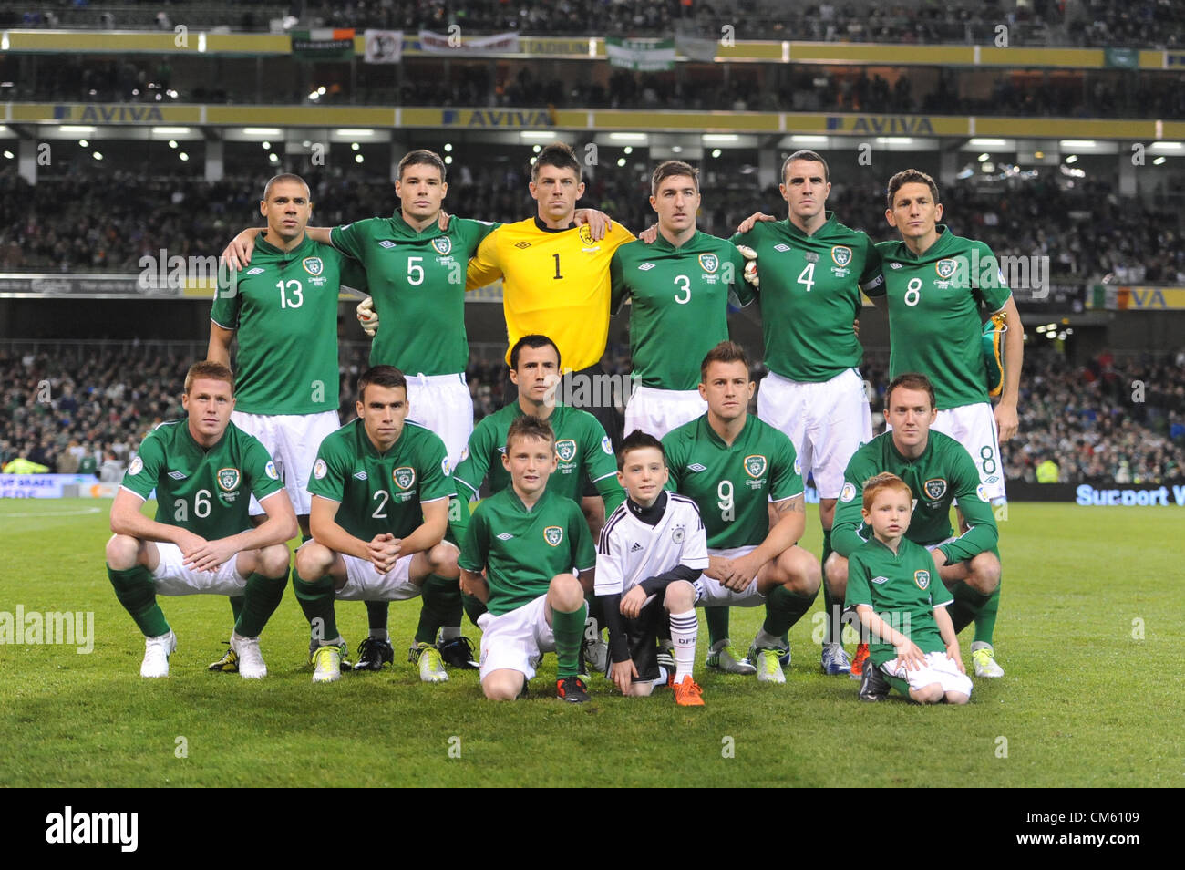 12.10.2012 Dublin , Irlande. République d'Irlande à partir de 11 à l'arrière (L-R) Jonathan Walters, Darren O'Dea, Keiren Westwood, Stephen Ward, John O'Shea et Keith Andrews. Première rangée (L-R) James McCarthy, Seamus Coleman, Keith Fahey, Simon Cox et Aiden McGeady avant la Coupe du Monde de qualification du groupe C entre la République d'Irlande et l'Allemagne de l'Aviva Stadium de Dublin. Banque D'Images