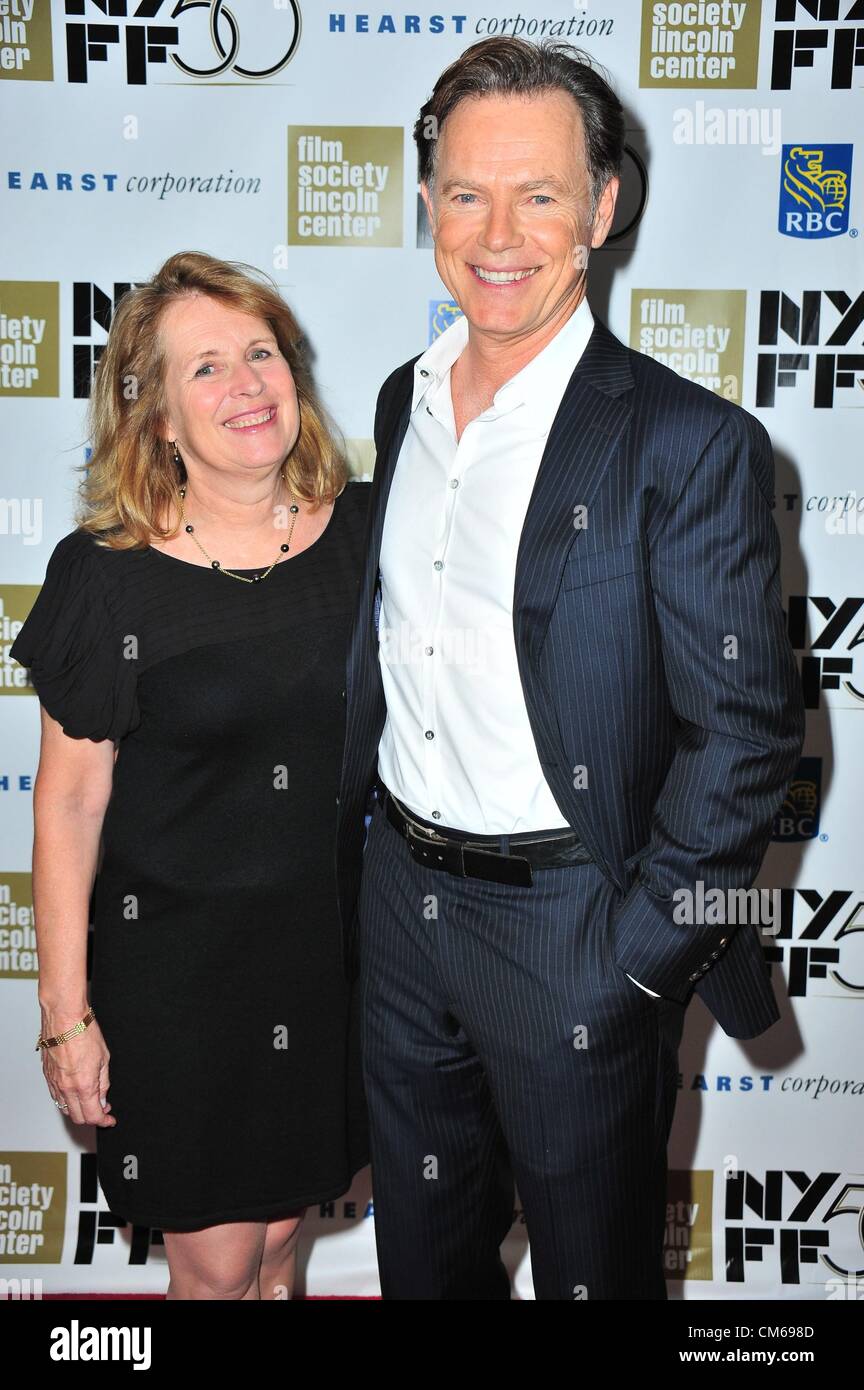 Susan Devlin, Bruce Greenwood au vol pour des arrivées en première mondiale au FESTIVAL DU FILM DE NEW YORK 2012 Gala de clôture, Alice Tully Hall au Lincoln Center, New York, NY Le 14 octobre 2012. Photo par : Gregorio T./Binuya Everett Collection/Alamy live news. USA. Banque D'Images