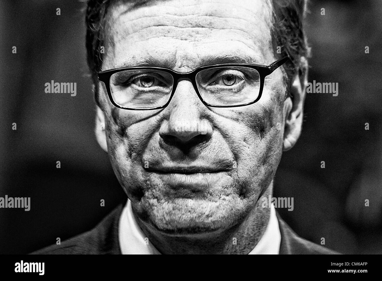 15 octobre 2012 - Luxembourg, LUX, Luxembourg - Le ministre des Affaires étrangères allemand Guido Westerwelle, parle à la presse comme il arrive d'assister à la réunion du conseil des affaires étrangères à Luxembourg le 15.10.2012 par Wiktor Dabkowski (crédit Image : © Wiktor Dabkowski/ZUMAPRESS.com) Banque D'Images 15 octobre 2012 - Luxembourg, LUX, Luxembourg - Le ministre des Affaires étrangères allemand Guido Westerwelle, parle à la presse comme il arrive d'assister à la réunion du conseil des affaires étrangères à Luxembourg le 15.10.2012 par Wiktor Dabkowski (crédit Image : © Wiktor Dabkowski/ZUMAPRESS.com) Banque D'Images