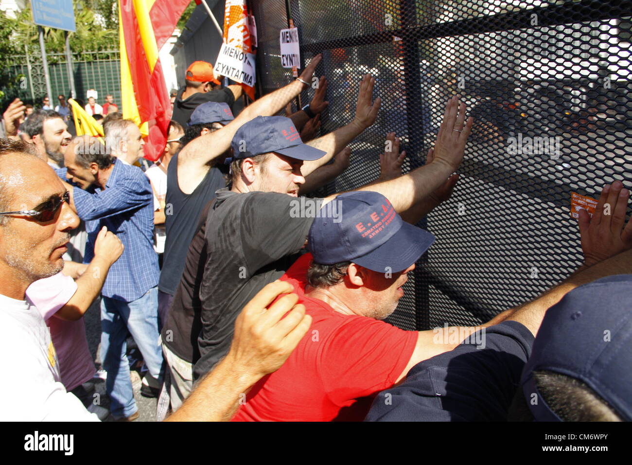 Au cours des affrontements de protestation de l'Union européenne, la Grèce, Athènes, 18 Octobre 2012 Banque D'Images