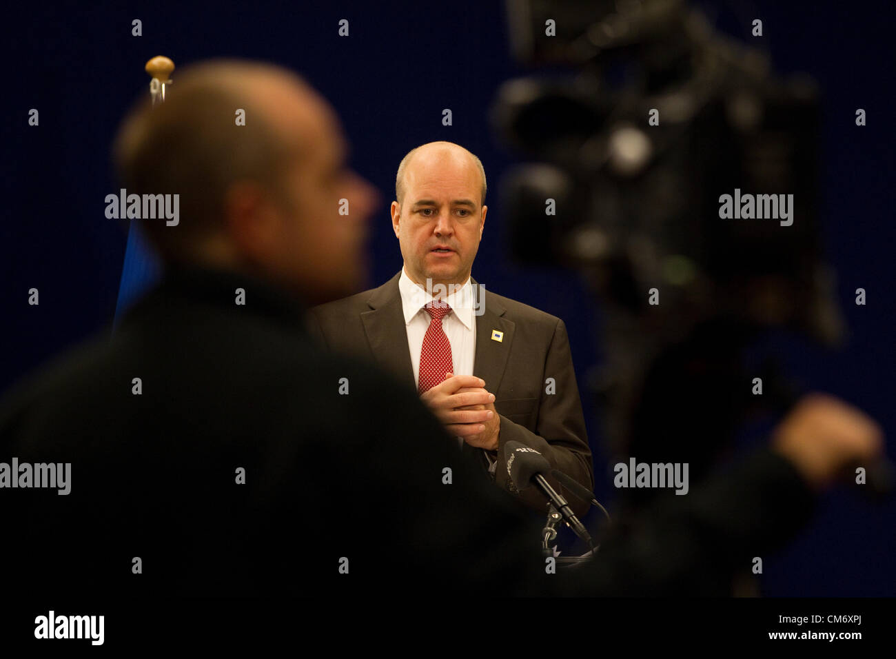 Bruxelles, Belgique, 19 octobre 2012. Fredrik Reinfeldt, Premier Ministre de la Suède donne d'un point de presse dans les premières heures du vendredi matin à la réunion du Conseil européen de Bruxelles, le bâtiment Justus Lipsius. Photo:Jeff Gilbert. 19.10.2012. Bruxelles, Belgique. Banque D'Images