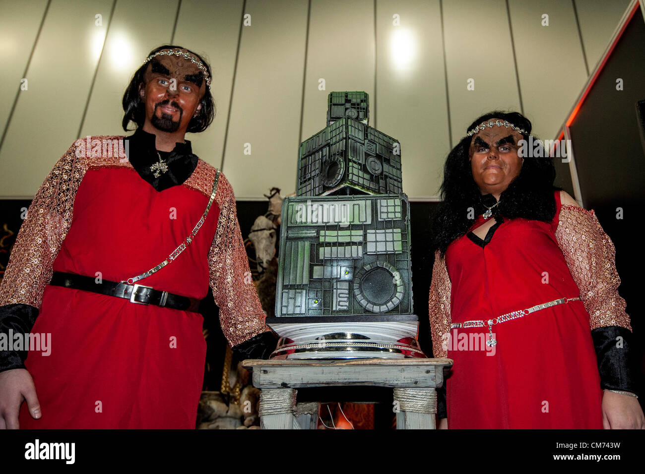 Londres, Royaume-Uni, 19/10/2012. Josefin Sockertopp, 23 et Sonnie Gustavsson, 29 se sont mariés en UK le premier mariage à l'Klingon Star Trek 'Destination' convention qui a ouvert ses portes au centre ExCel de Londres © Mario Mitsis / Alamy Banque D'Images