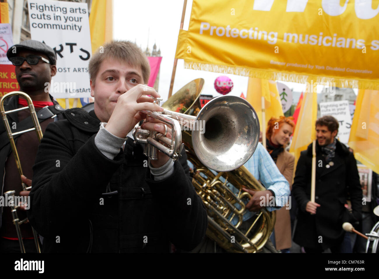 Les membres du Syndicat des musiciens prennent part à la TUC mars anti-austérité. Londres, Royaume-Uni. 20 octobre 2012. Banque D'Images