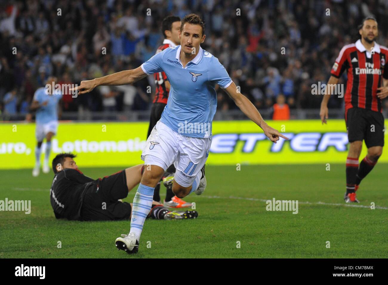 20.10.2012. Rome, Italie. Une série Lazio contre l'AC Milan. Photo montre la célébrations de buts de Miroslav Klose Banque D'Images