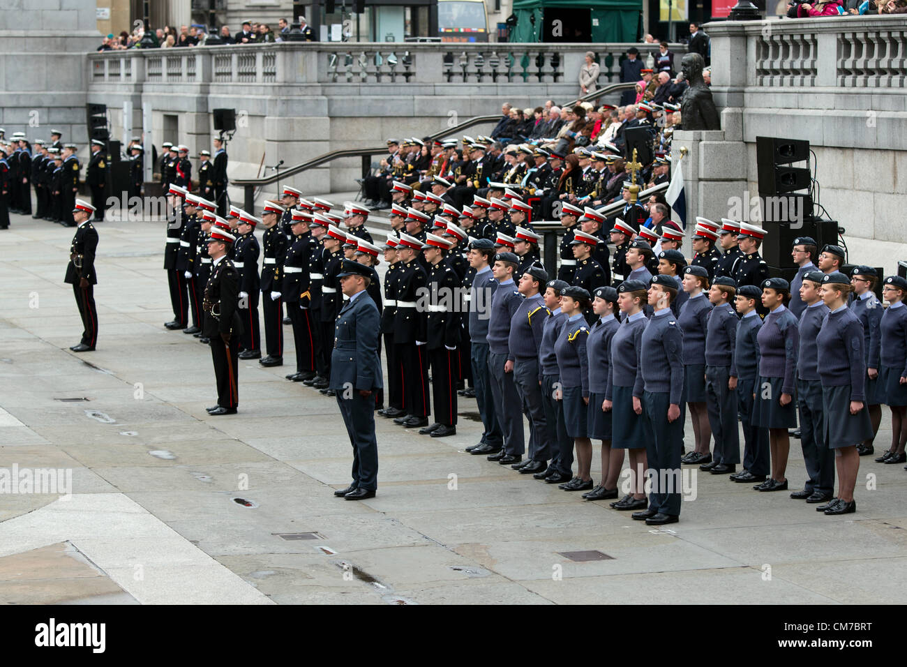 21 octobre 2012. Les Cadets de la Trafalgar Day Parade annuelle, commémorant la victoire de l'Amiral Lord Nelson lors de la bataille de Trafalgar en 1805. Trafalgar Square, Londres, Royaume-Uni. Banque D'Images