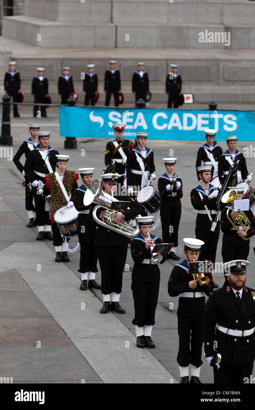 21 octobre 2012. Les Cadets de la Trafalgar Day Parade annuelle, commémorant la victoire de l'Amiral Lord Nelson lors de la bataille de Trafalgar en 1805. Trafalgar Square, Londres, Royaume-Uni. Banque D'Images