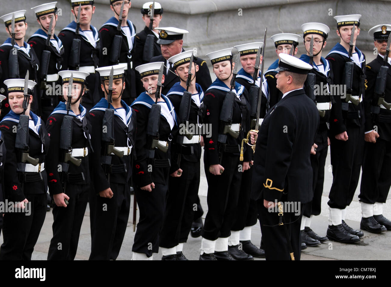 21 octobre 2012. Les Cadets de la Trafalgar Day Parade annuelle, commémorant la victoire de l'Amiral Lord Nelson lors de la bataille de Trafalgar en 1805. Trafalgar Square, Londres, Royaume-Uni. Banque D'Images