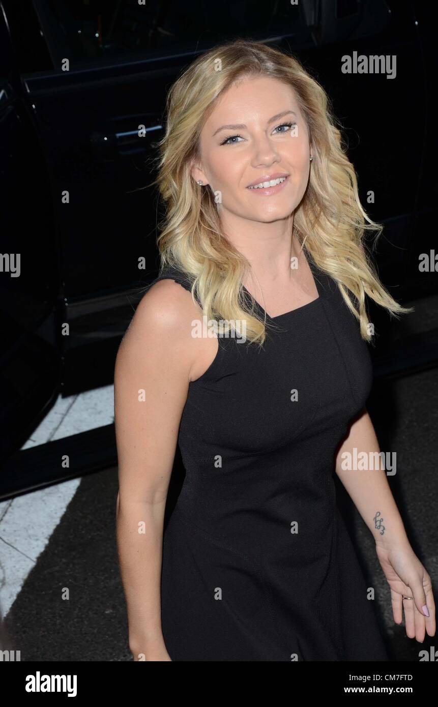 Elisha Cuthbert, à Good Morning America (GMA) dehors et environ pour la célébrité CANDIDS - MON, , New York, NY Le 22 octobre 2012. Photo par : Derek Storm/Everett Collection Banque D'Images