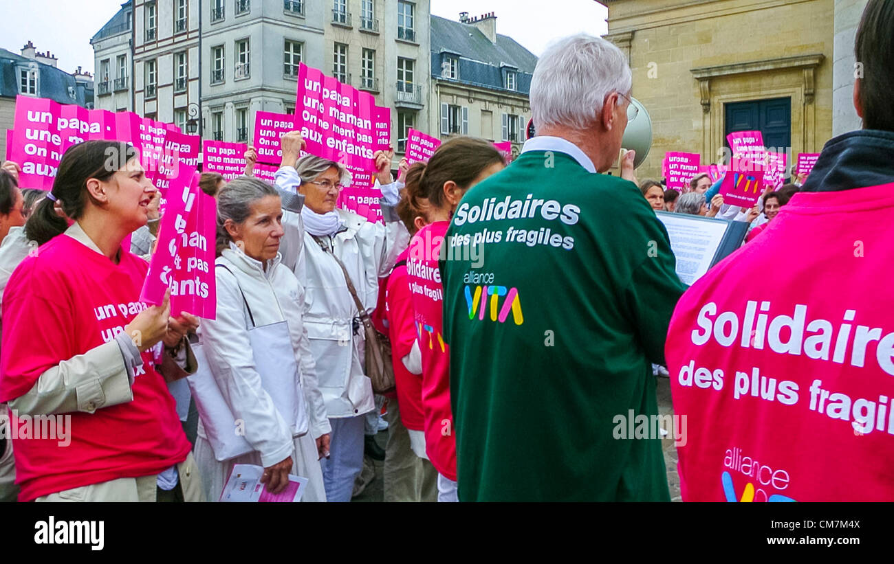 Paris, France, Groupe, extrême droite française, manifestants de l'Alliance Vita, mariage anti-gay, manifestation d'extrême droite, activistes catholiques, marche de droite, t-shirts Banque D'Images