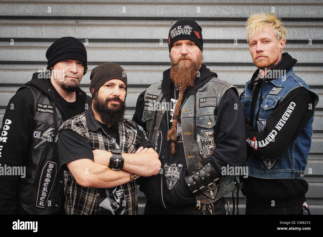 24 octobre 2012 - Toronto, Ontario, Canada - Membres du groupe de metal  Répetoires Black Label Society à l'extérieur de la discothèque Kool Haus à  Toronto. De gauche à droite - guitariste