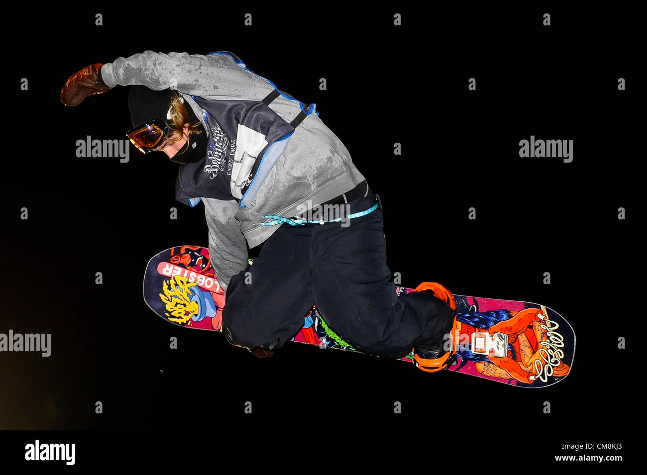 27.10.2012 Londres, Angleterre. Tor Lundstrom (SWE) en action sur le Big Air Jump pendant le gel Snowboard Big Air Comp finales à l'implacable gel Energy Drink Festival à Battersea Power Station. Banque D'Images
