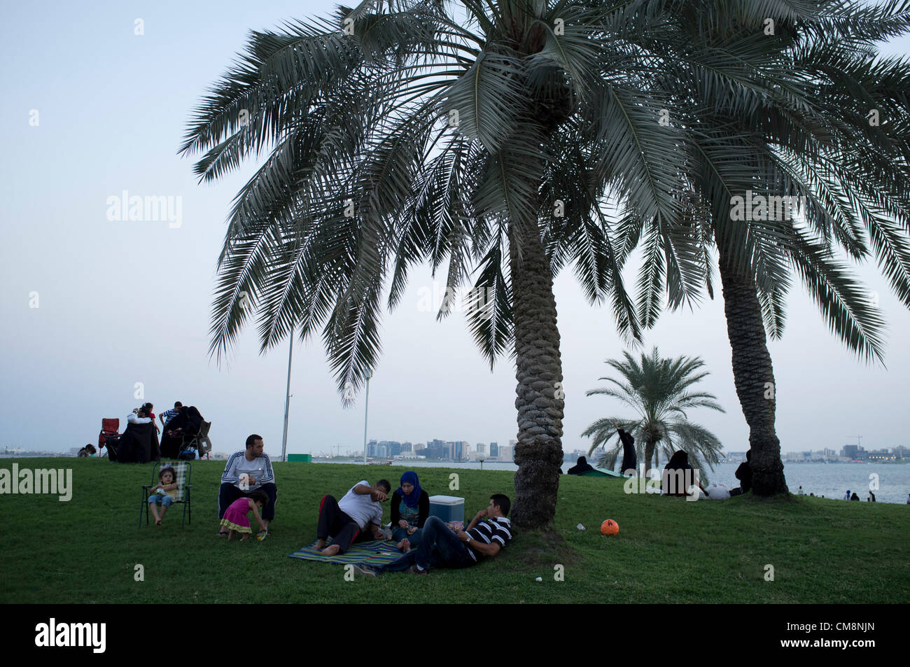 Doha Qatar. 29 octobre 2012. Les familles se réunissent pour célébrer la fin de l'Eid Al Adha ( Fête du Sacrifice ) avec un pique-nique Banque D'Images