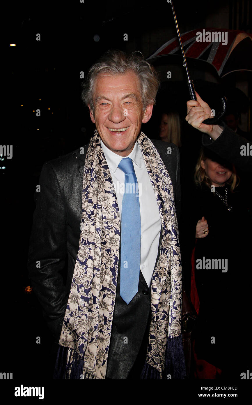 London, UK, 29/10/12 : Sir Ian McKellen arrive pour la fierté de la Grande-Bretagne Awards, Grosvenor House, Park Lane. Banque D'Images