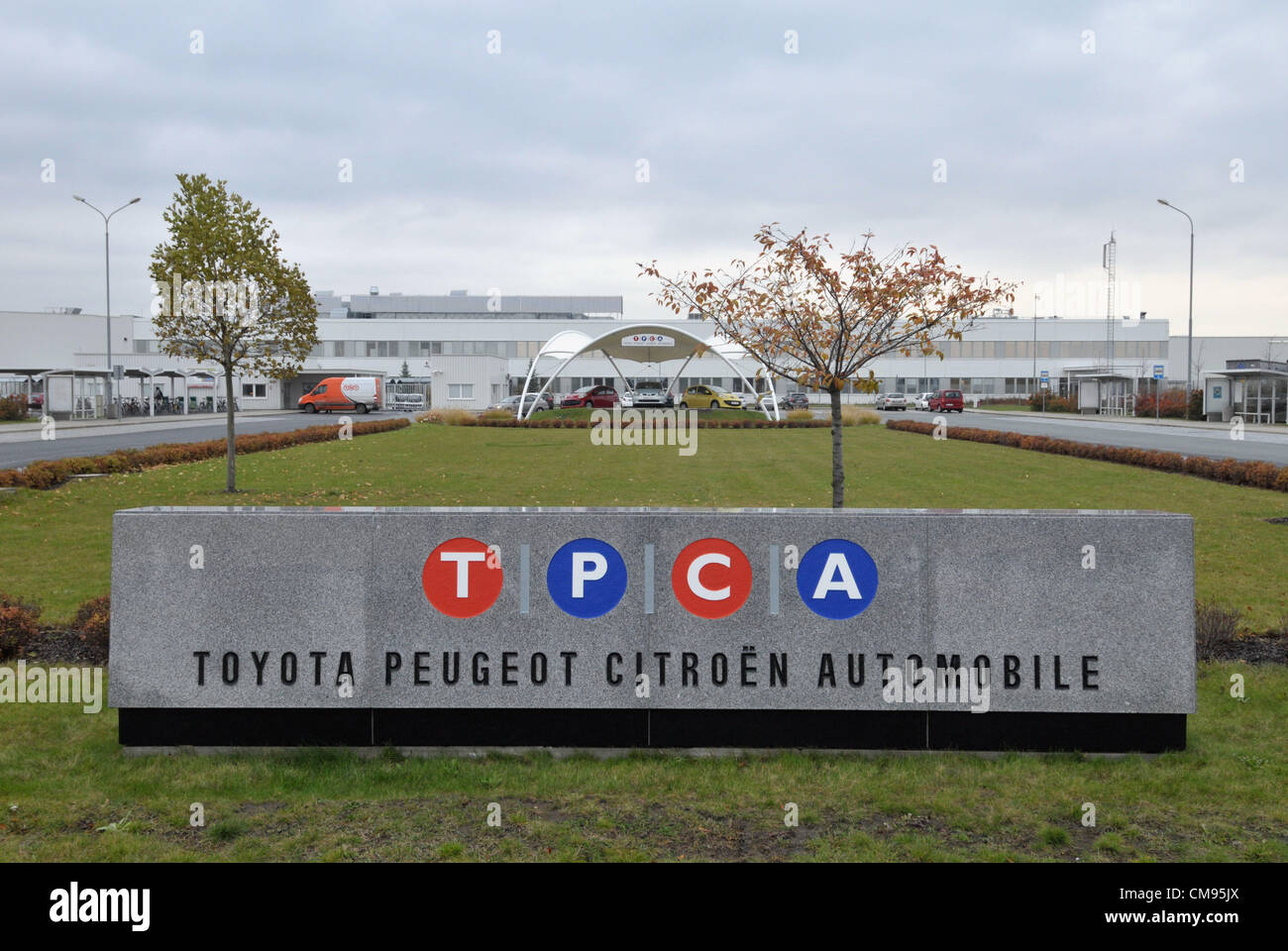 Toyota Peugeot Citroën Automobile (TPCA), producteur de petites voitures, a introduit sa propre inovations pour réduire la charge environnementale. TPCA a mentionné en particulier l'utilisation de la chaleur perdue pour le chauffage. Lrpt est vu à Kolin, en République tchèque, le 1er novembre 2012. (Photo/CTK Tomas Junek) Banque D'Images