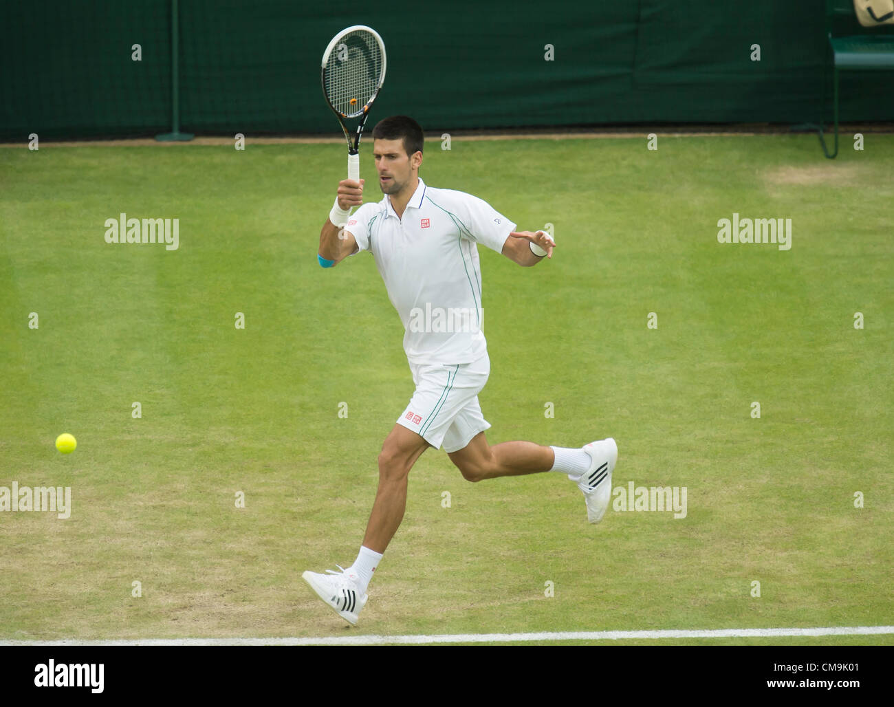 29.06.2012 Le All England Lawn Tennis et croquet Club. Londres, Angleterre. La Serbie de Novak Djokovic en action contre Radek Stepanek de République tchèque au cours de troisième cycle à Tennis de Wimbledon à l'All England Lawn Tennis et croquet Club. London, England, UK Banque D'Images