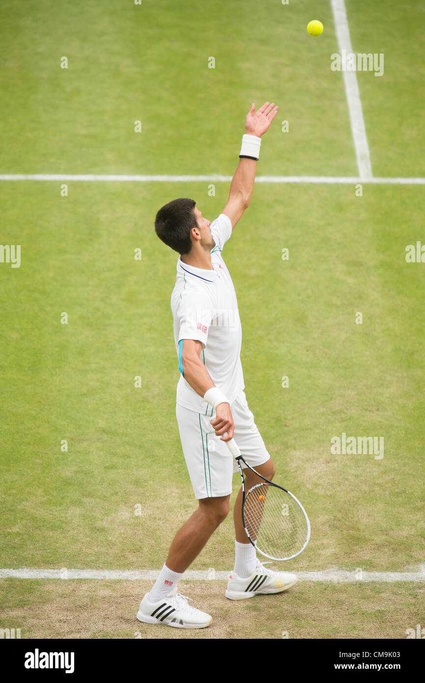 29.06.2012 Le All England Lawn Tennis et croquet Club. Londres, Angleterre. La Serbie de Novak Djokovic en action contre Radek Stepanek de République tchèque au cours de troisième cycle à Tennis de Wimbledon à l'All England Lawn Tennis et croquet Club. London, England, UK Banque D'Images