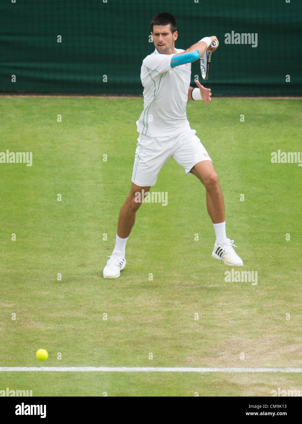 29.06.2012 Le All England Lawn Tennis et croquet Club. Londres, Angleterre. La Serbie de Novak Djokovic en action contre Radek Stepanek de République tchèque au cours de troisième cycle à Tennis de Wimbledon à l'All England Lawn Tennis et croquet Club. London, England, UK Banque D'Images