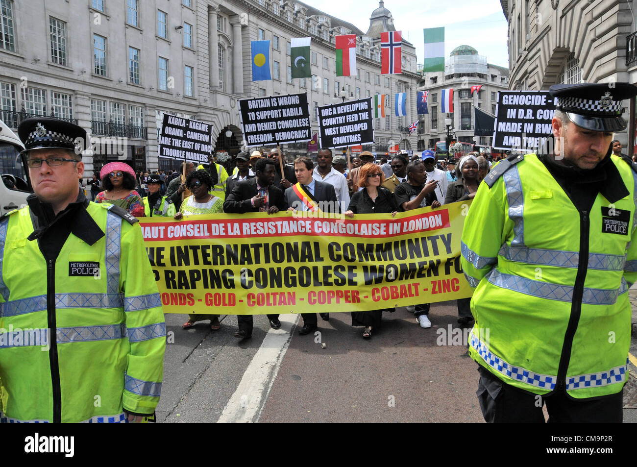 Londres, Royaume-Uni. 30 juin 2012. Peuple Congolais en mars Regent Street à Londres pour marquer l'indépendance du Congo. Banque D'Images