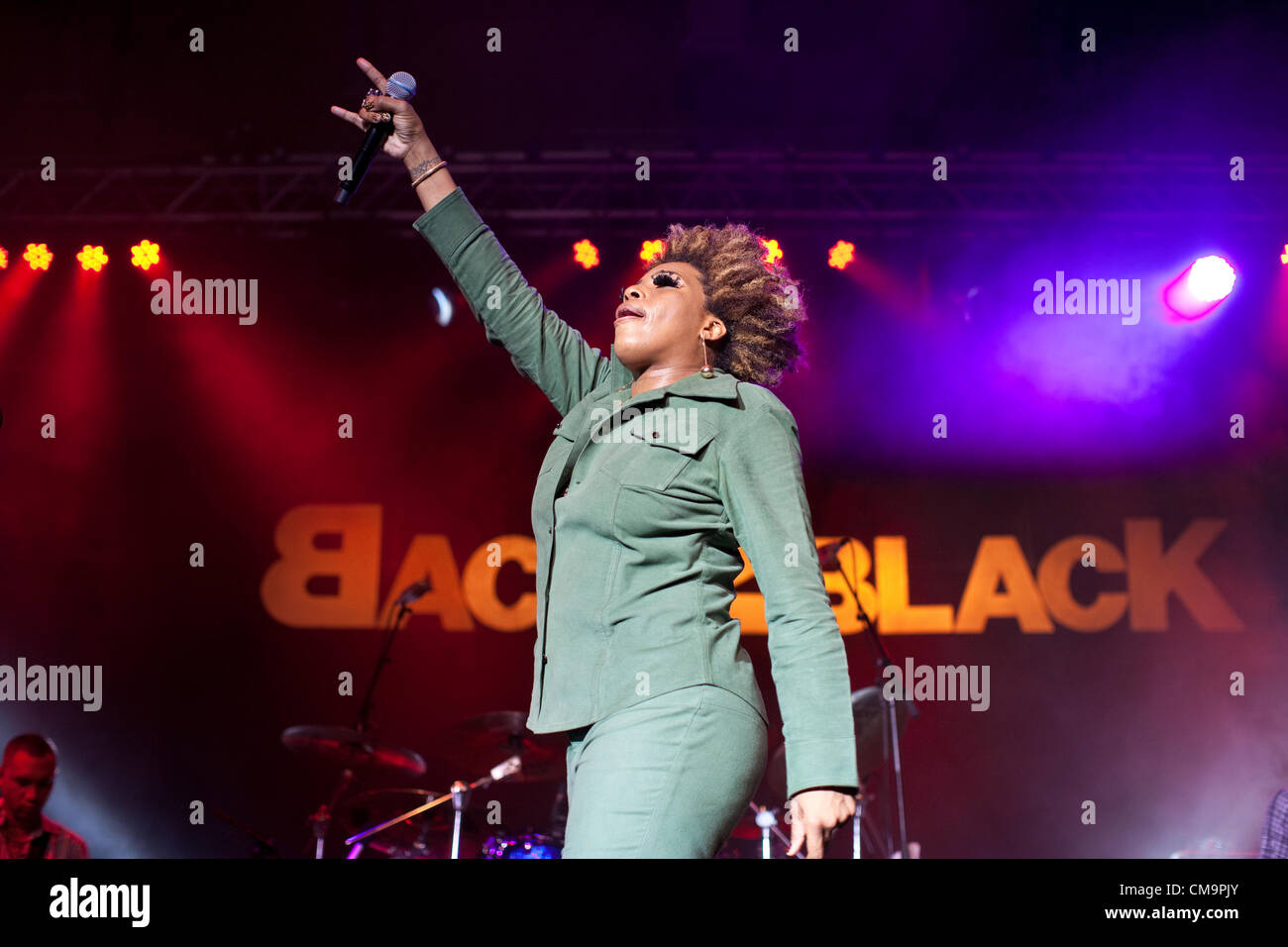 Back2Black Festival. Old Billingsgate Market, Londres, Royaume-Uni. 29.06.2012 Macy Gray joue sur la scène principale au festival de Londres Back2Black, Old Billingsgate Market, London, UK Banque D'Images