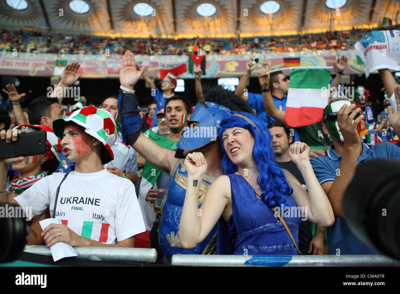 FANS ITALIENS ESPAGNE / ITALIE EURO 2012 STADE OLYMPIQUE DE KIEV UKRAINE 01 Juillet 2012 Banque D'Images