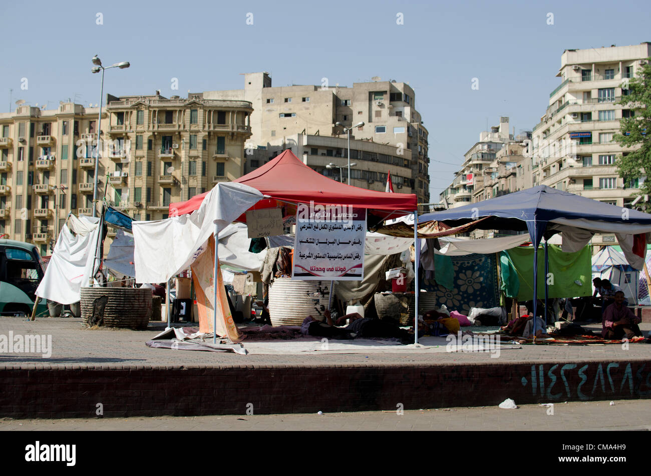 Les partisans de la candidate présidentielle Mohammed Morsi camper au Caire, la place Tahrir en Égypte le dimanche 01 juillet 2012. Banque D'Images
