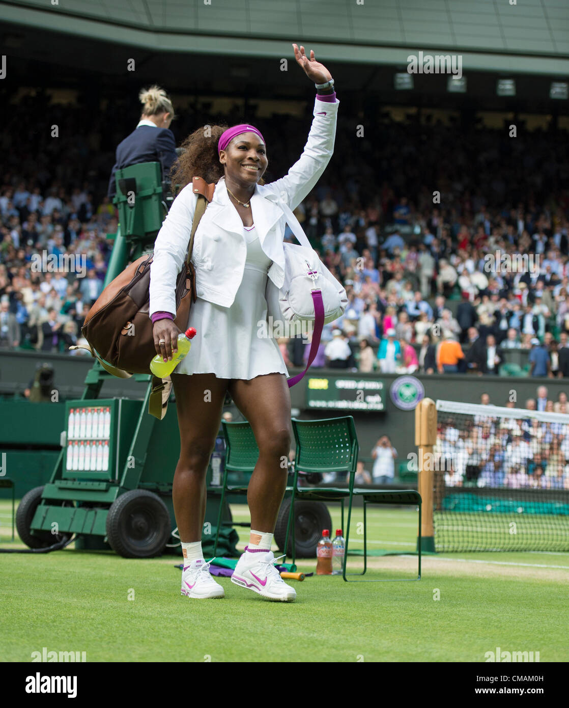 05.07.2012. Le Wimbledon Tennis Championships 2012 tenue à l'All England Lawn Tennis et croquet Club, Londres, Angleterre, Royaume-Uni. Serena Williams (USA) [6] v Victoria Azarenka (BLR) [2] . Serena triomphant. Banque D'Images
