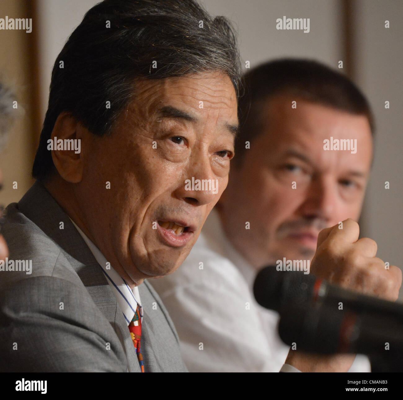 Club des correspondants étrangers de Tokyo au Japon. 6e juillet 2012. Kiyoshi Kurakawa, président de l'accident nucléaire de Fukushima Commission d'enquête indépendante nommée par le régime alimentaire, prend la parole lors d'une conférence de presse. Kurokawa a blâmé un utilitaire société et les organismes de réglementation pour le pire catastrophe nucléaire. Après 6 mois d'une enquête indépendante sur la crise de l'an dernier à la centrale nucléaire de Fukushima, Kurokawa a soumis le rapport final des commissions au Parlement aujourd'hui la conclusion de la catastrophe a été par l'homme. Une collusion entre les organismes de réglementation des nations unies et Tokyo Electric Power Co. Banque D'Images