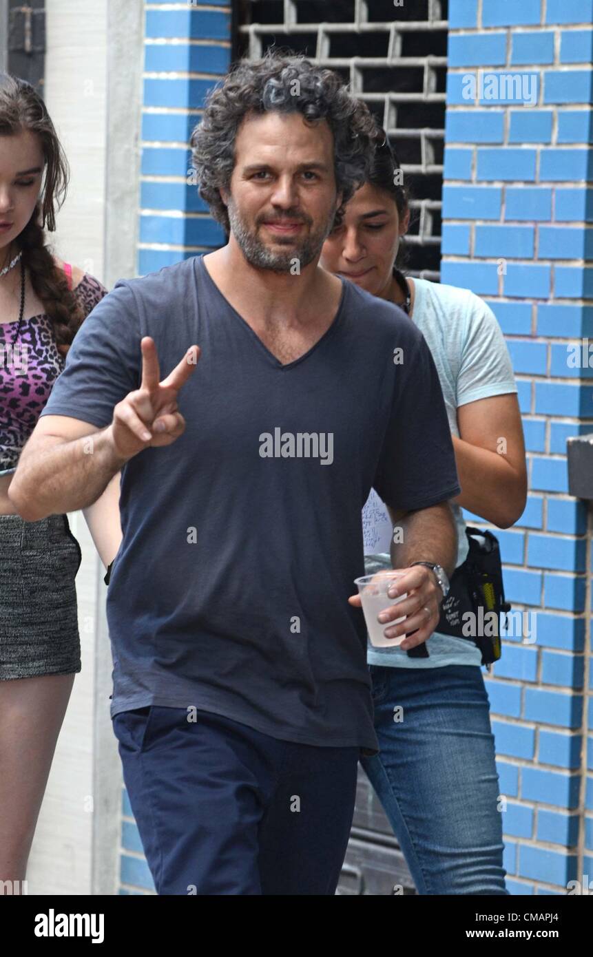 Mark Ruffalo sur emplacement pour 'UNE CHANSON PEUT VOUS SAUVER LA VIE ?' Tournage, East Village, New York, USA. Vendredi 6 juillet 2012. Banque D'Images