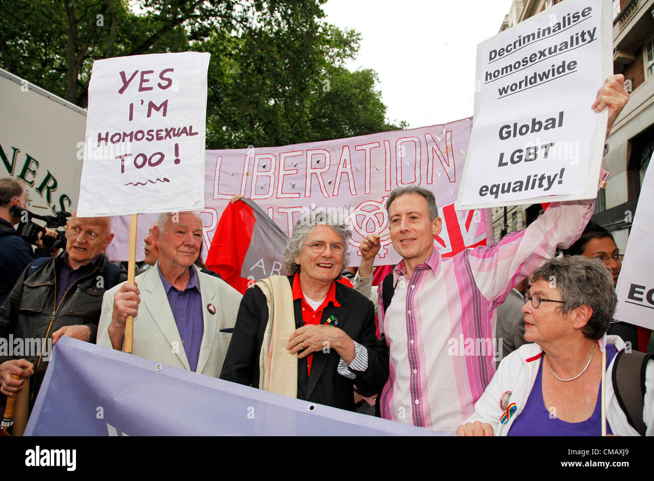 Londres, Royaume-Uni. 7 juillet 2012. Peter Tatchell marching in World Pride 2012, Londres, Angleterre Banque D'Images