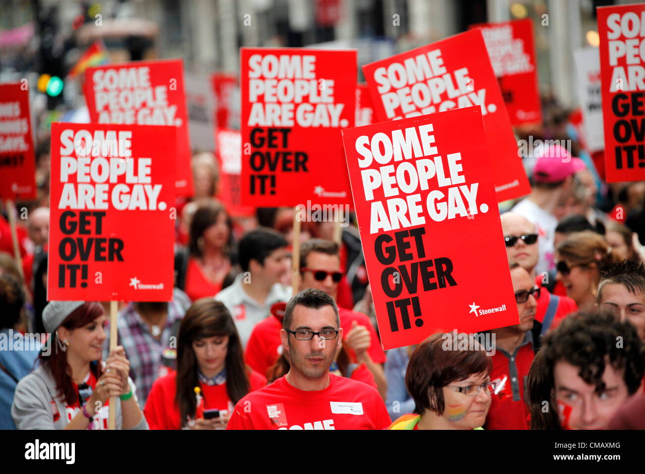 Londres, Royaume-Uni. 7 juillet 2012. Membres de Stonewall marching in World Pride 2012, Londres, Angleterre Banque D'Images