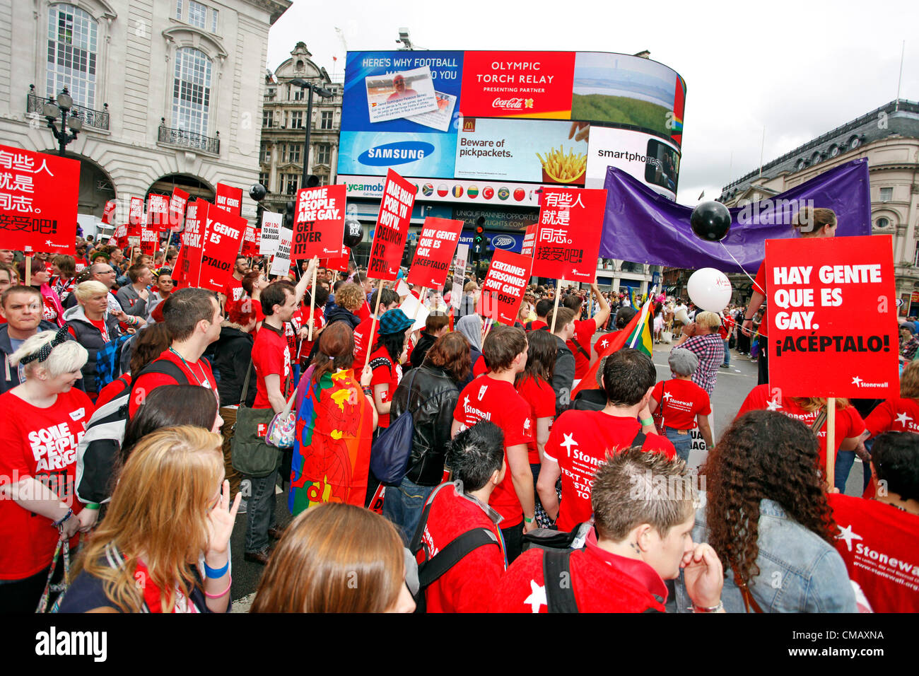 Londres, Royaume-Uni. 7 juillet 2012. Membres de Stonewall marching in World Pride 2012, Londres, Angleterre Banque D'Images