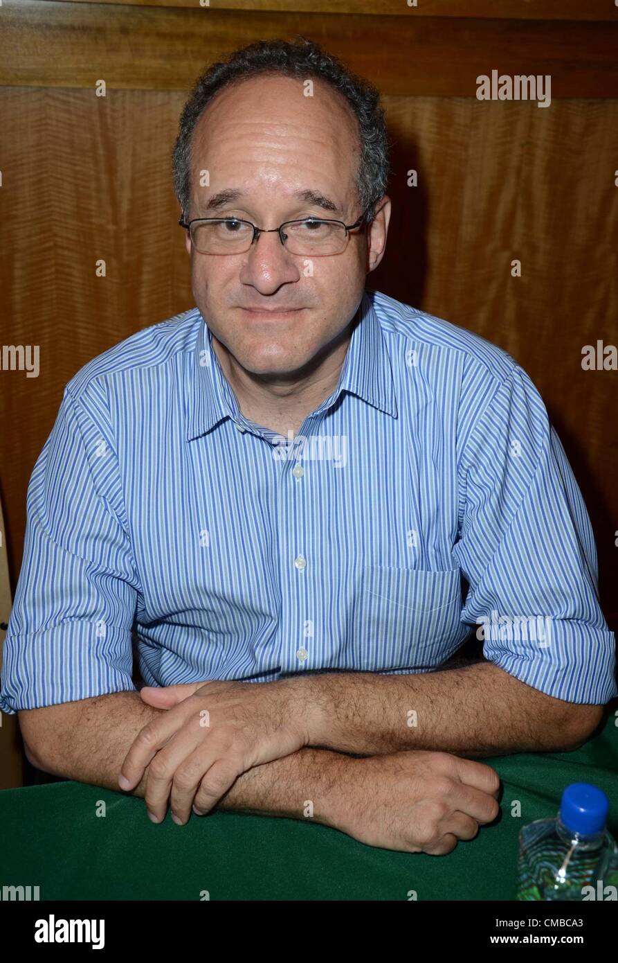 Adam Grupper en apparence en magasin pour nous déambulons le long rouleau : 2012 Rappel ! Cast Enregistrement Événements, Barnes et Noble Book Store, New York, NY 10 juillet 2012. Photo par : Derek Storm/Everett Collection Banque D'Images
