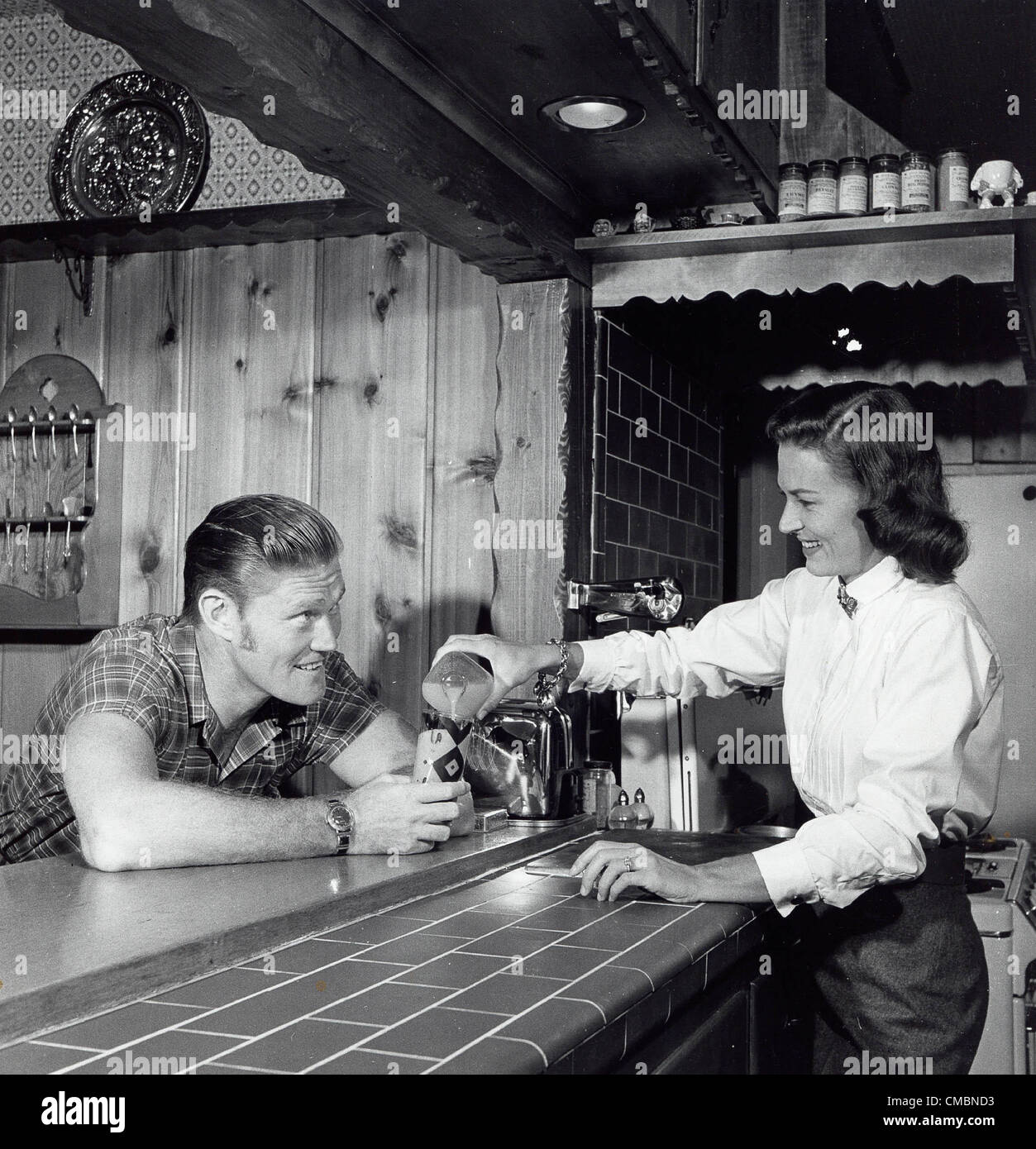 Elizabeth Riddel CHUCK CONNORS avec son épouse Elizabeth Jane Riddel.Fourni par Photos ...