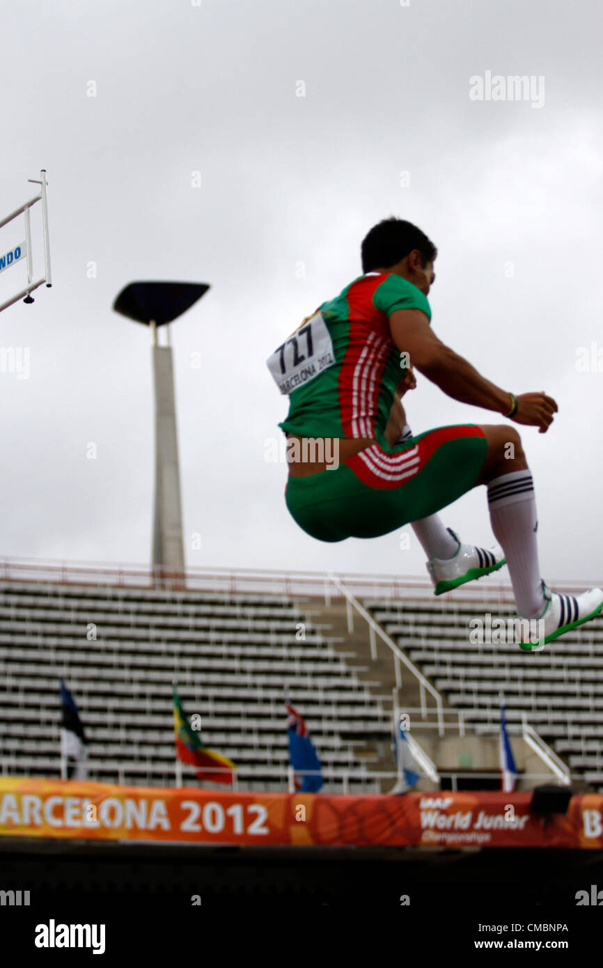 12.07.2012 Barcelone, Espagne. Pour la perche Hommes Ruben Miranda en action au cours de la troisième journée du Championnat du monde junior de l'IAAF du stade olympique de Montjuic à Barcelone. Banque D'Images