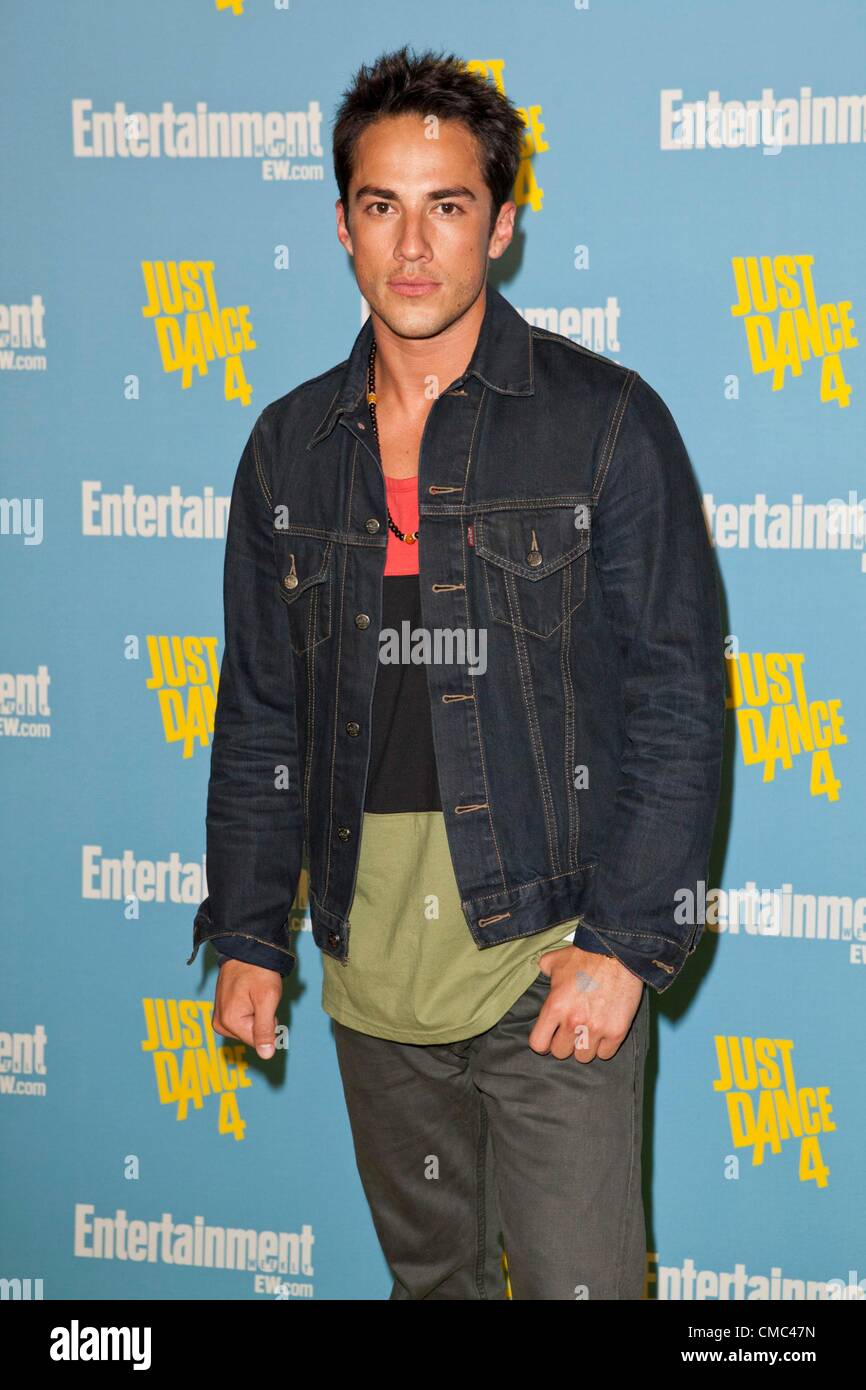 Michael Trevino au Comic-Con 2012 pour des arrivées internationales : l'hebdomadaire de divertissement Parti, San Diego Convention Center, San Diego, CA, 14 juillet 2012. Photo par : Emiley Schweich/Everett Collection Banque D'Images