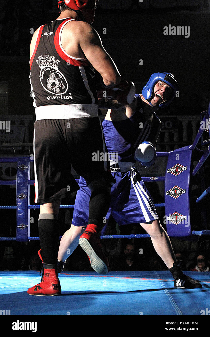 Amateurs et semi-pro combat de boxe à Castellon, Espagne Banque D'Images