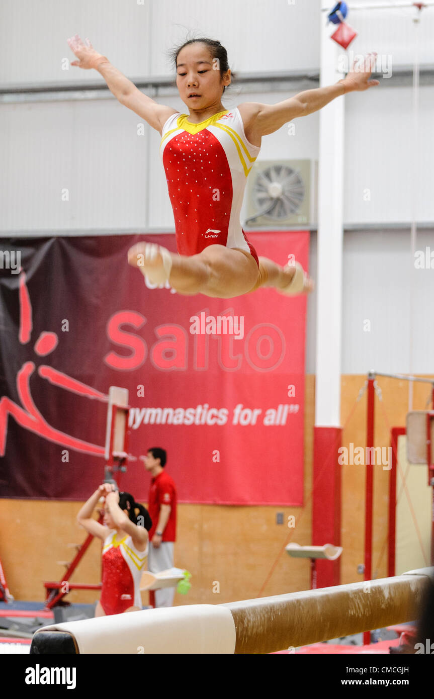 Lisburn, 18/07/2012 - Deng Linlin de l'équipe de gymnastique chinoise dans la formation pour les Jeux Olympiques de 2012 à Londres à Lisburn, Irlande du Nord Banque D'Images