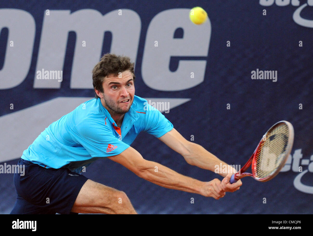 18.07.2012. Hambourg, Allemagne. La France Gilles Simon joue contre l'Allemagne à l'ATPWorld Haas 500 Tour tournament à Rothenbaum à Hambourg, Allemagne, 18 juillet 2012. Banque D'Images
