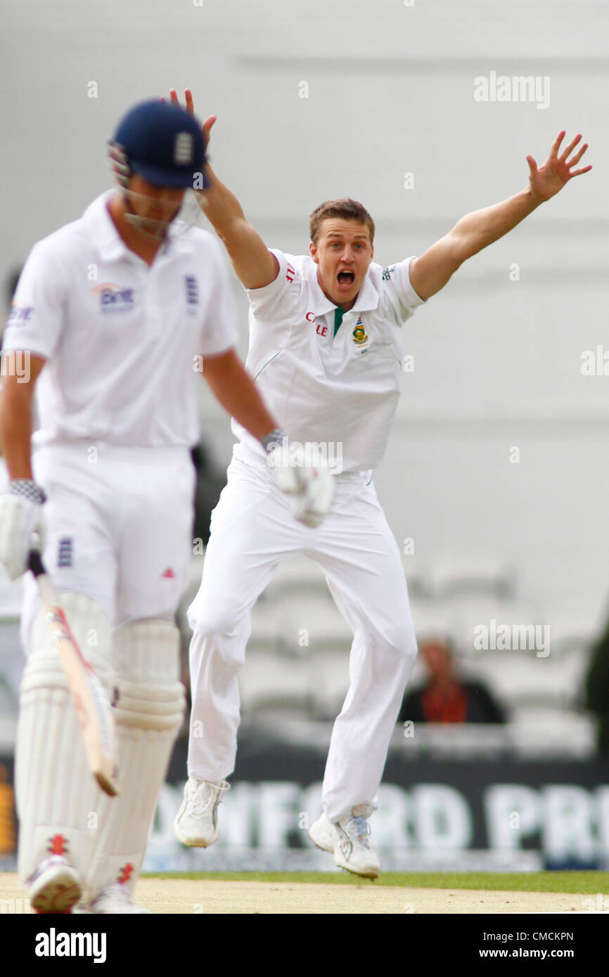 UK. 19/07/2012 Londres, Angleterre. L'Afrique du Sud Morne Morkel appel pour le guichet de l'Angleterre Andrew Strauss au cours de l'Investec international cricket test match entre l'Angleterre et l'Afrique, a joué à la Kia Oval Cricket Ground : crédit obligatoire : Mitchell Gunn Banque D'Images