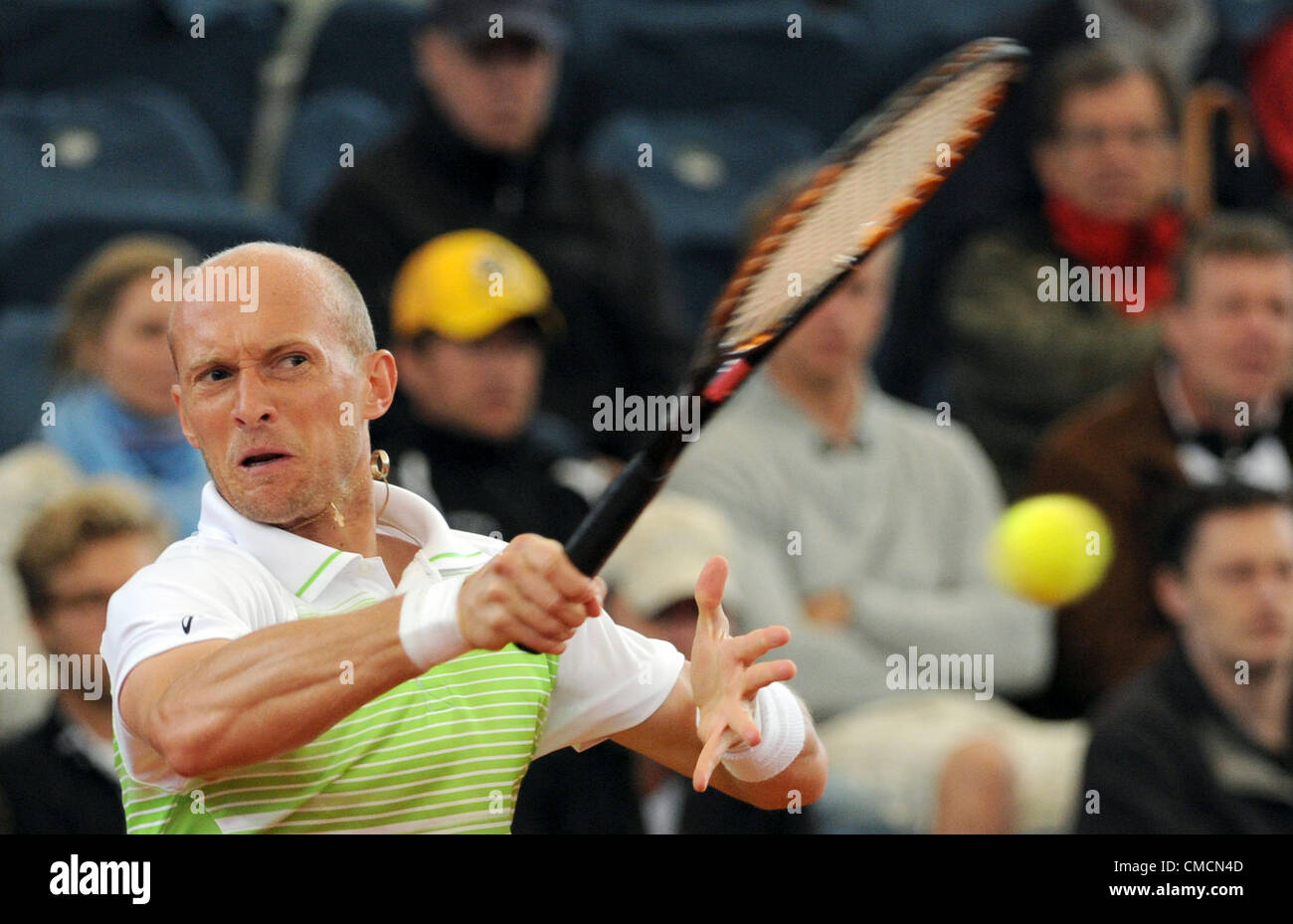 19.07.2012. Hambourg, Allemagne. Le joueur de tennis Russe Nikolai Dawydenko semble déçu lors d'un match contre Almagro à partir de l'Espagne à l'ATPWorld 500 Tour tournament à Rothenbaum à Hambourg, Allemagne, 19 juillet 2012. Banque D'Images