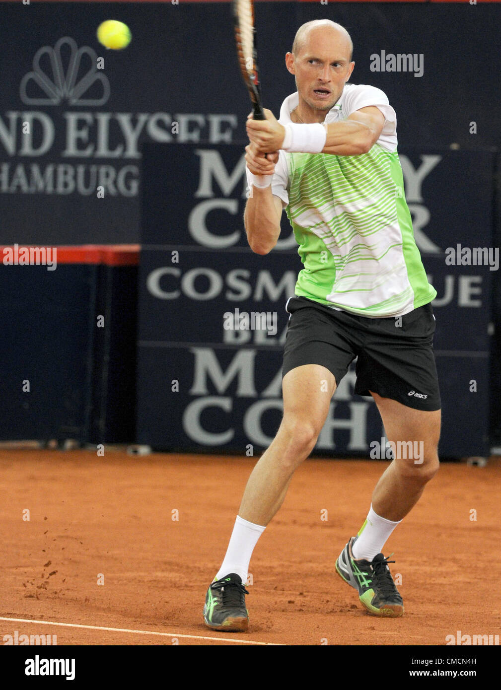 19.07.2012. Hambourg, Allemagne. Le joueur de tennis Russe Nikolai Dawydenko semble déçu lors d'un match contre Almagro à partir de l'Espagne à l'ATPWorld 500 Tour tournament à Rothenbaum à Hambourg, Allemagne, 19 juillet 2012. Banque D'Images