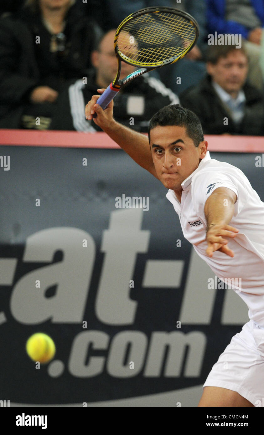 19.07.2012. Hambourg, Allemagne. Joueur de tennis espagnol Nicolas Almagro frappe la balle au cours d'un match contre l'Dawydenko à partir de la Russie à l'ATPWorld 500 Tour tournament à Rothenbaum à Hambourg, Allemagne, 19 juillet 2012. Banque D'Images