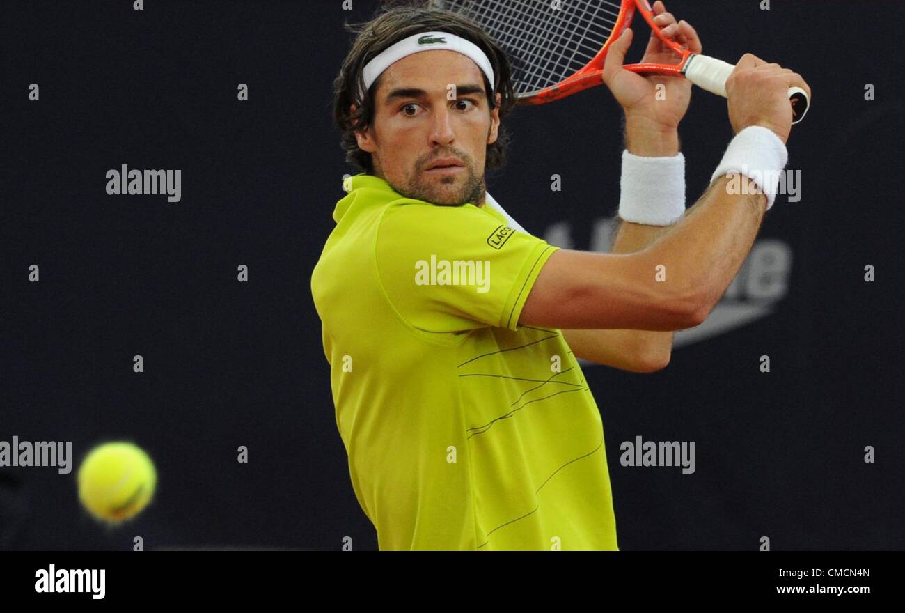 19.07.2012. Hambourg, Allemagne. Joueur de tennis français Viktor Troicki frappe la balle lors du match contre joueur allemand Reister au ATPWorld 500 Tour tournament à Rothenbaum à Hambourg, Allemagne, 19 juillet 2012. Banque D'Images