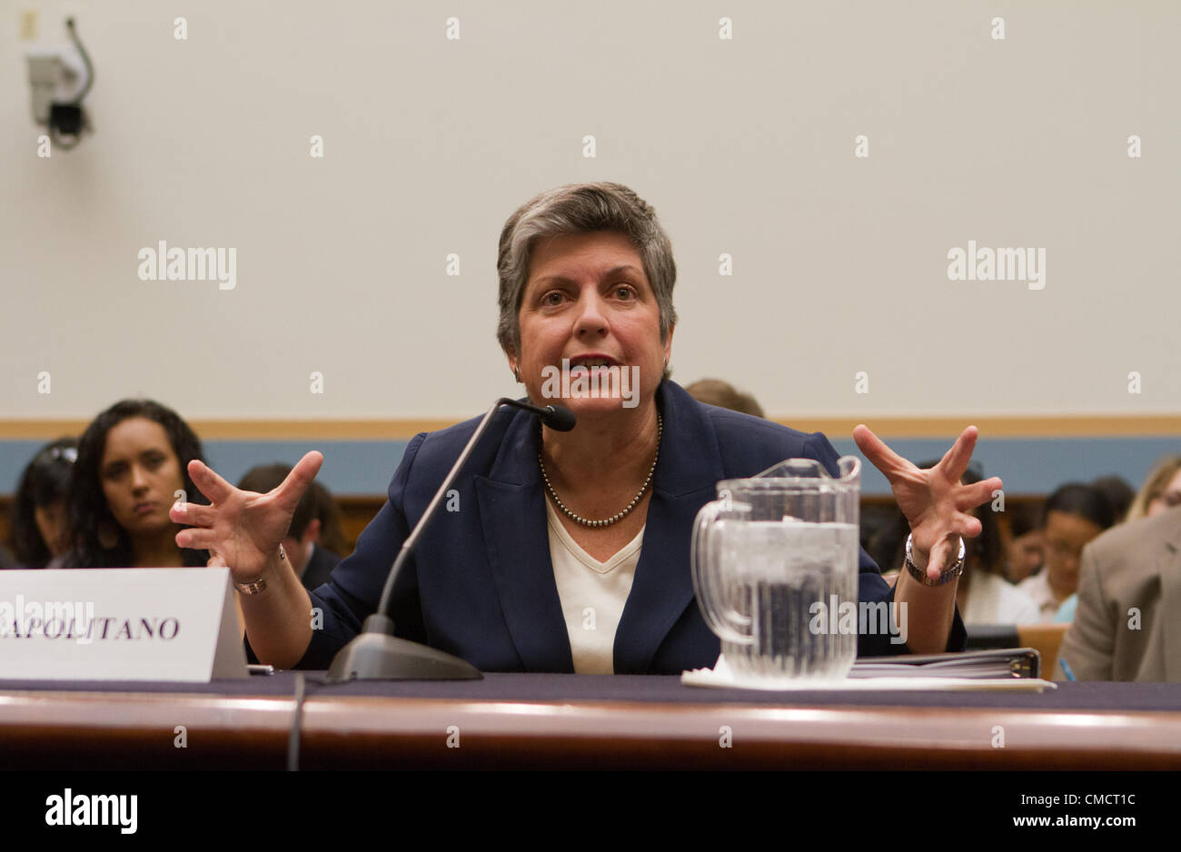 Le Secrétaire à la sécurité intérieure, Janet Napolitano témoigne lors d'une audience du Comité judiciaire de la Chambre : de la supervision du Ministère de la Sécurité intérieure sur la colline du Capitole à Washington, D.C., le jeudi 19 juillet 2012. Banque D'Images