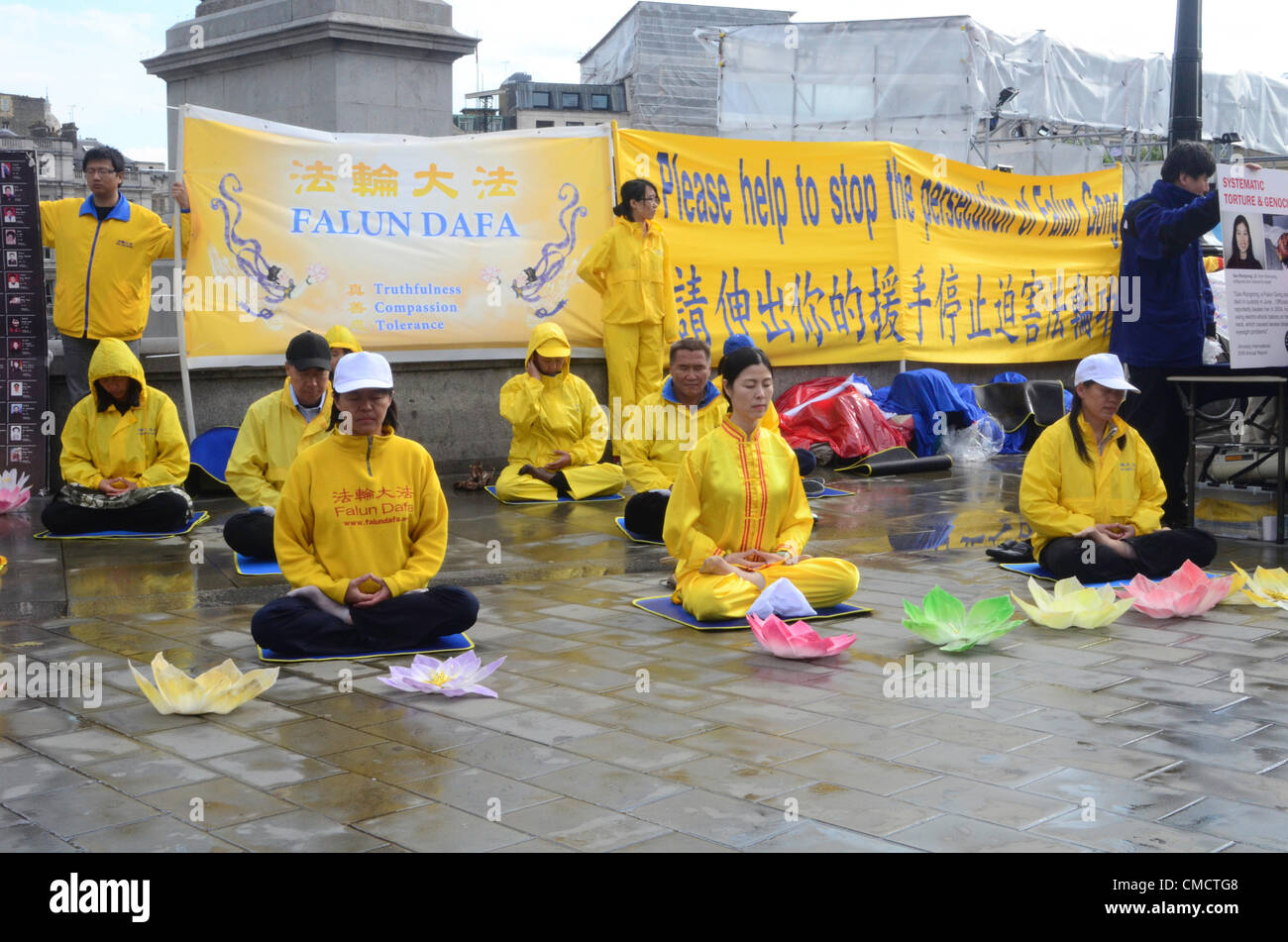 Falun Gong Practitioners Meditation Banque D Image Et Photos Alamy