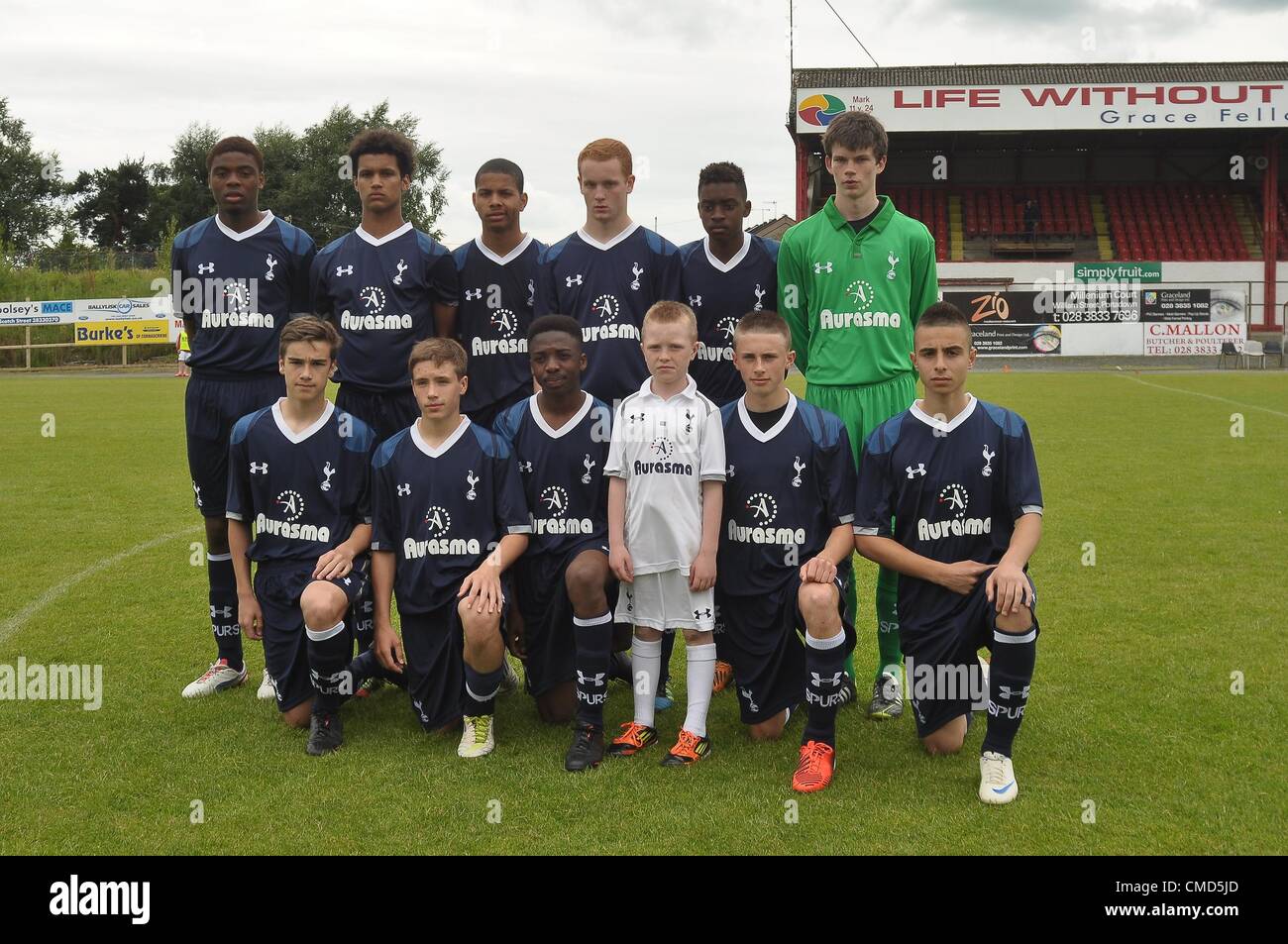 Tottenham Hotspur County Armagh 1 Tottenham Hotspur 1 tasse lait Premier tournoi, Shamrock Park, Portadown, N.Ireland 21/07/2012 CREDIT : LiamMcArdle.com Banque D'Images