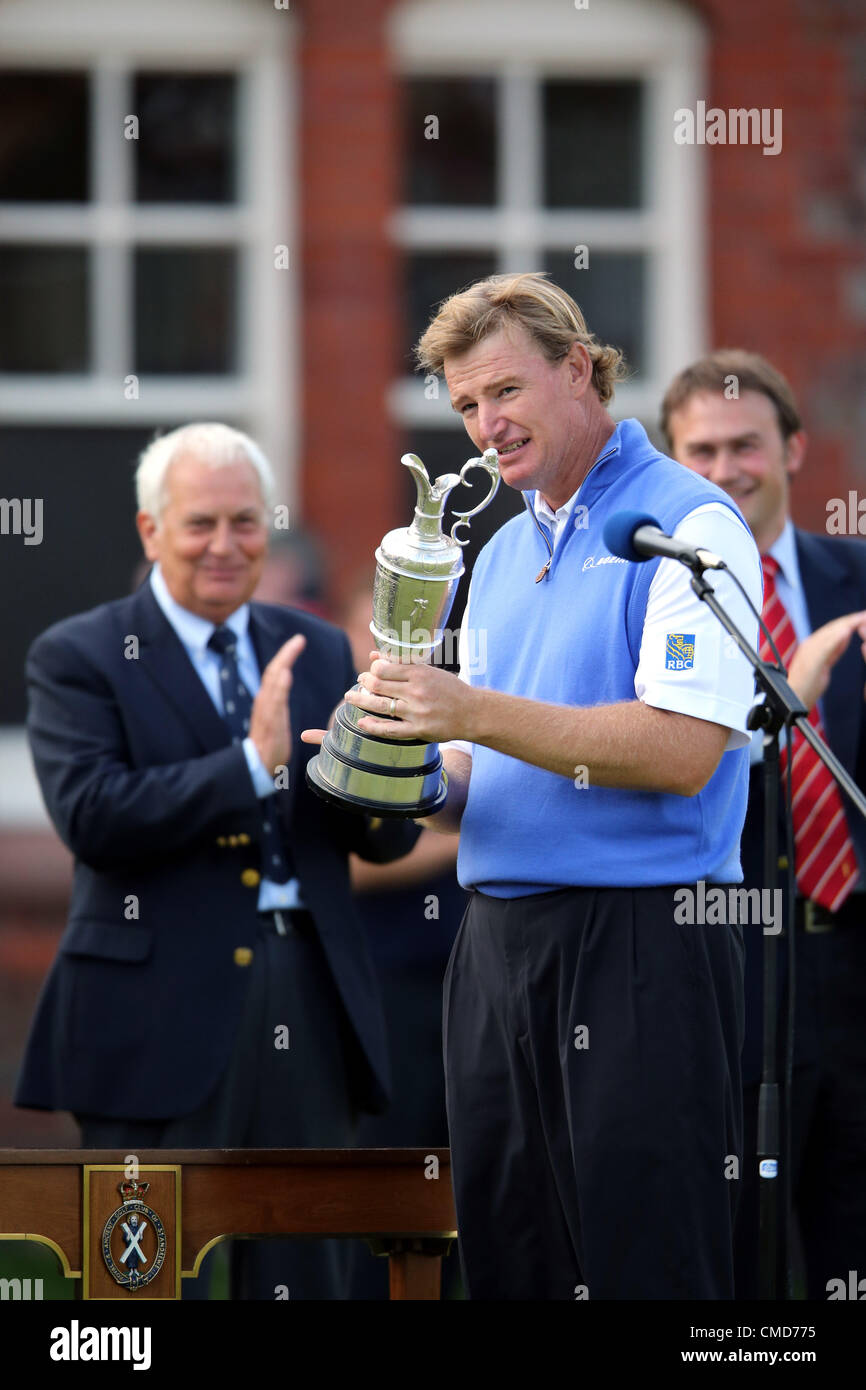 Ernie Els (RSA), le 22 juillet 2012 - Golf : Ernie Els de l'Afrique du Sud célèbre avec le trophée Claret Jug après avoir remporté la finale du 141e British Open Championship au Royal Lytham & St Annes Golf Club à Lytham St Annes, Lancashire, Angleterre. (Photo de Koji Aoki/AFLO SPORT) Banque D'Images