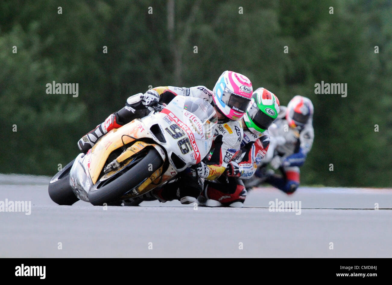 Championnat du Monde de Superbike, Qualification, Brno, République tchèque, le samedi 21 juillet, 2012. De gauche à droite, Jakub Smrz de République tchèque, Davide Giugliano de l'Italie et de la Grande-Bretagne Leon Haslam. (Photo/CTK Vaclav Salek) Banque D'Images